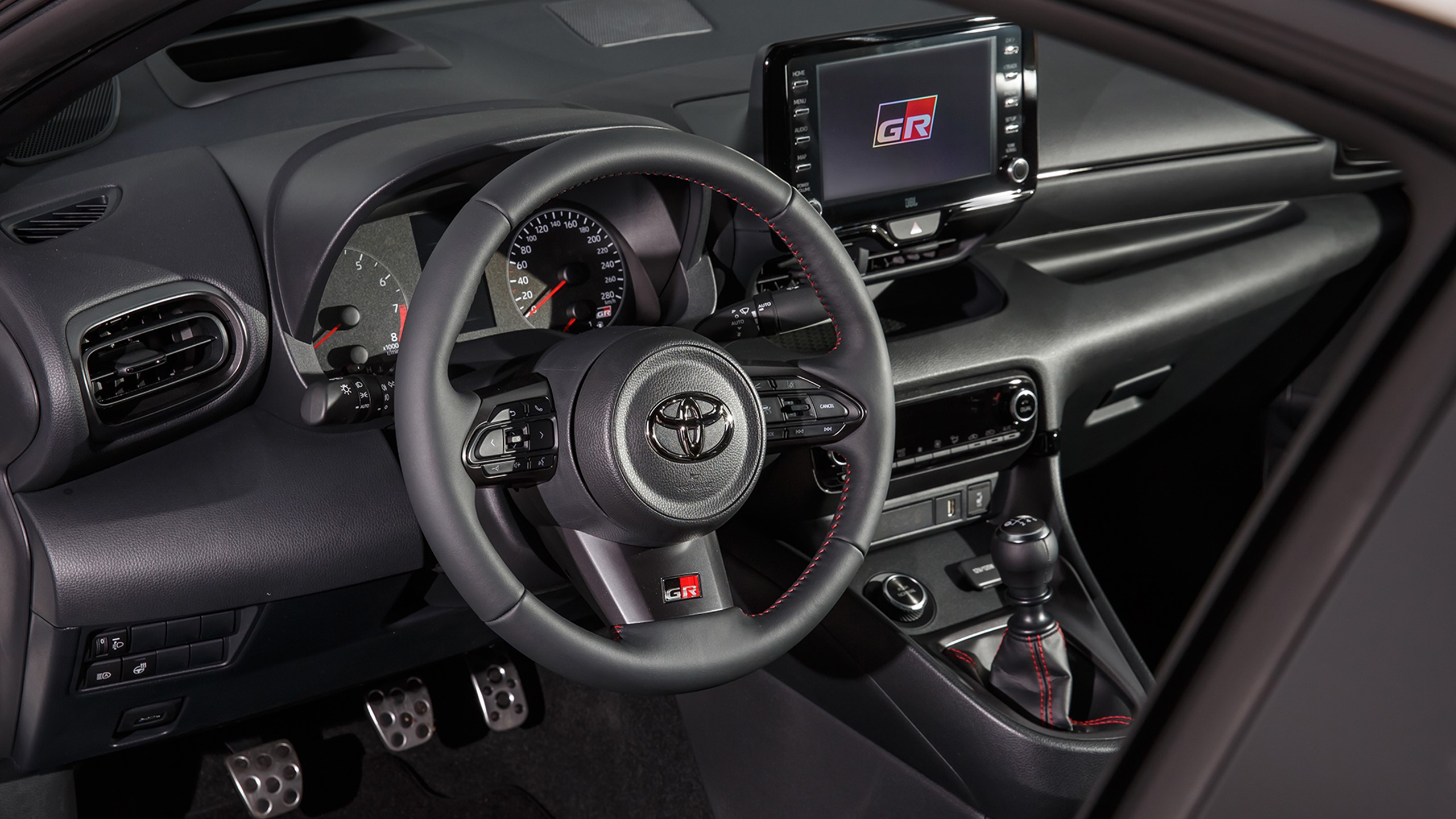 GR Yaris Interior Laeder 1900X1069
