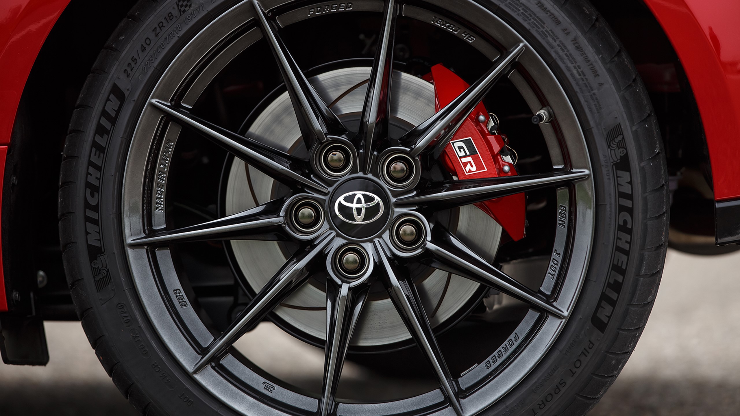 GR Yaris Alufaelge Roede Brembo Bremser 1900X1069