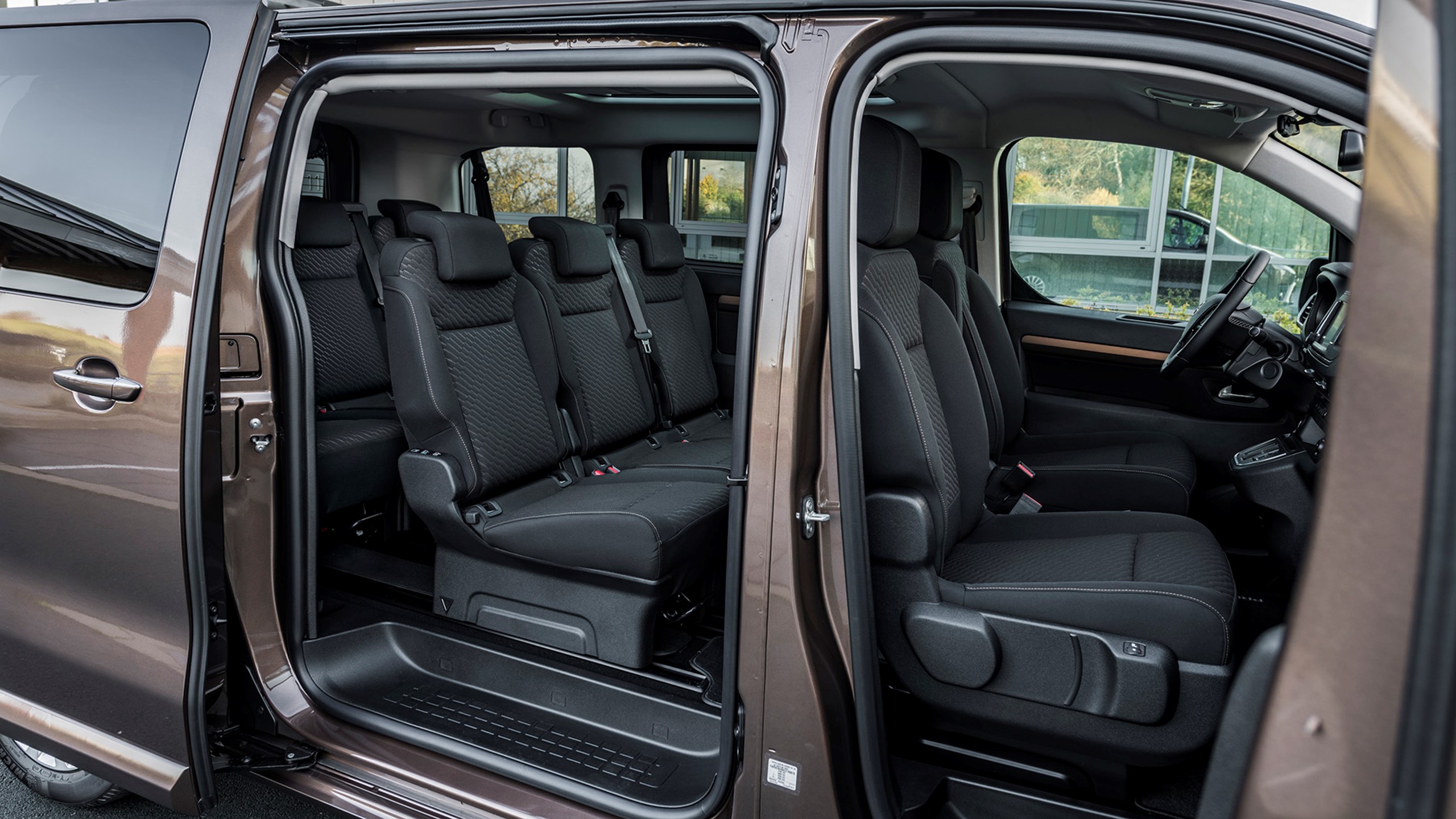 Proace Verso Electric Sidedoer Aaben 1900X1069