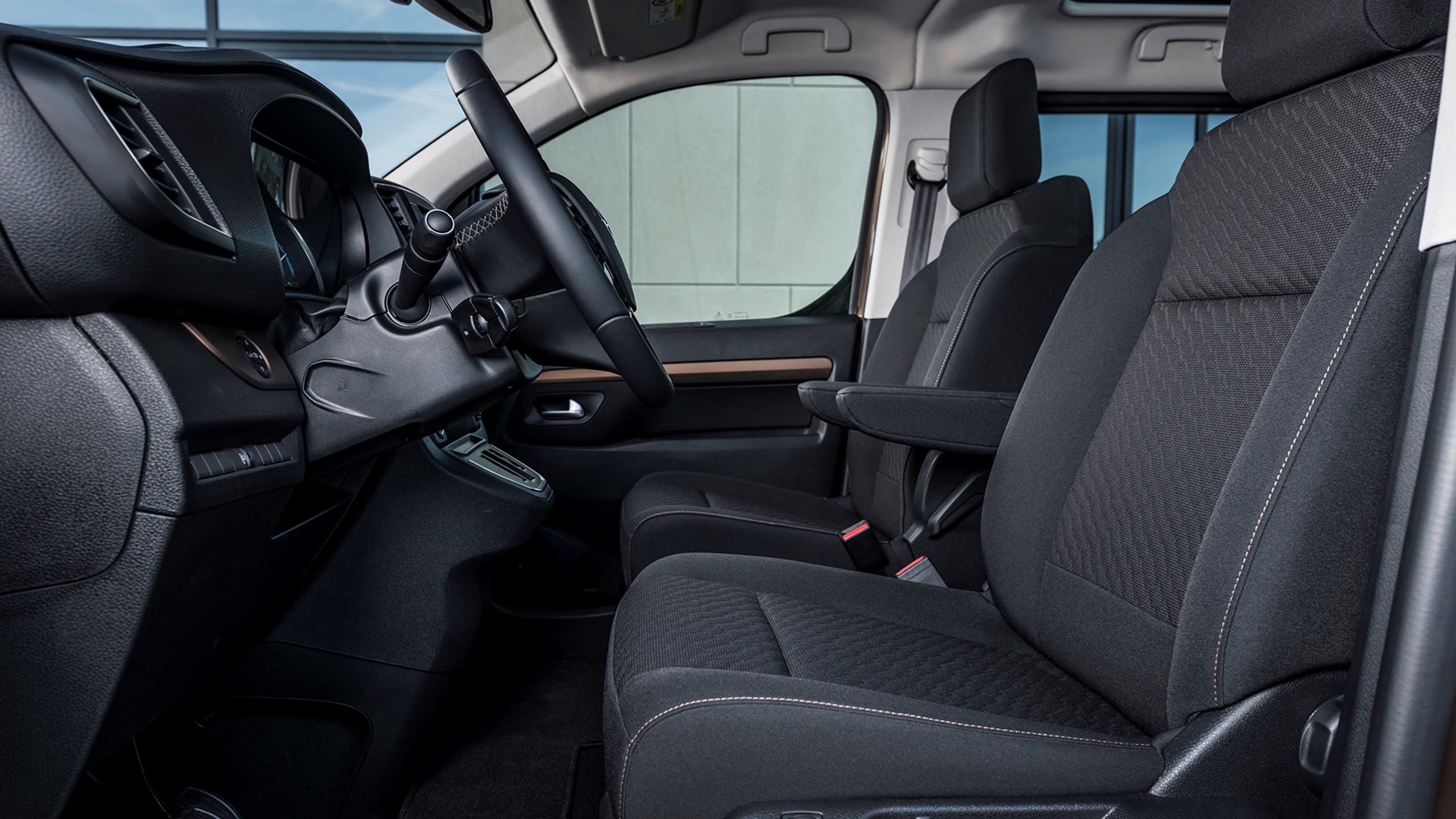 Proace Verso Electric Front Seats 1900X1069